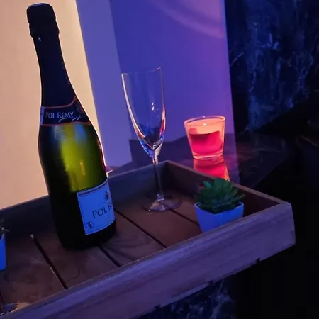 Royalspa D'amour Avec Jacuzzi Privatif Lägenhet *