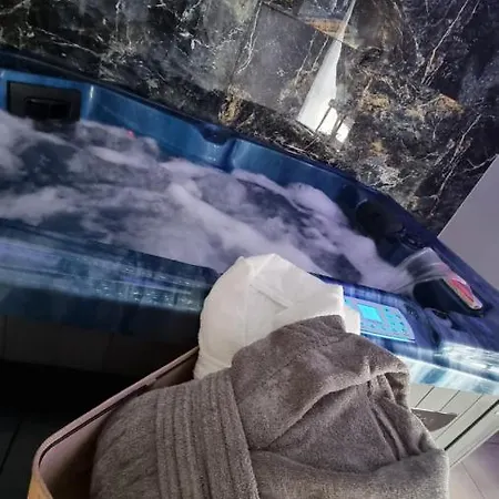 Royalspa D'amour Avec Jacuzzi Privatif Appartement Straatsburg